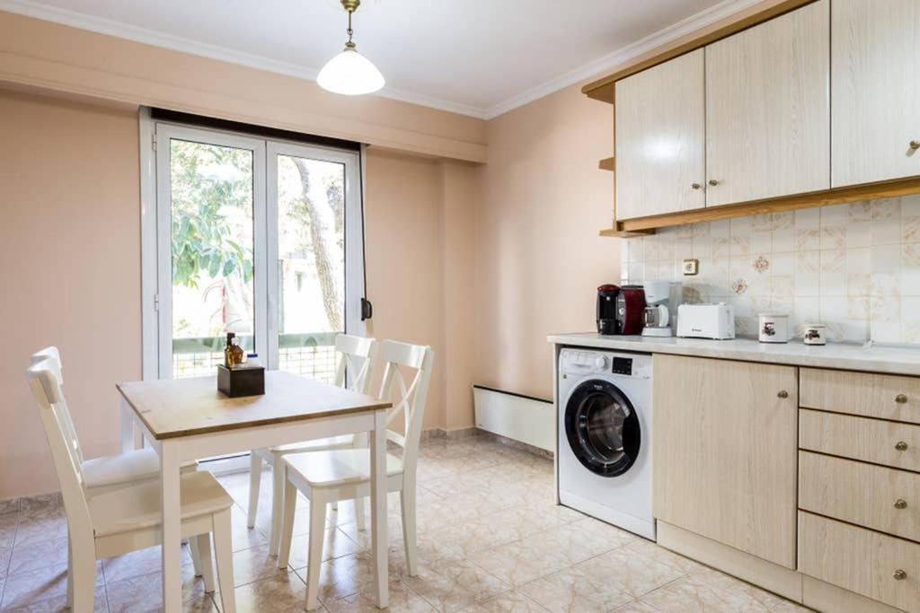 Sunny Apartment With 2 Bedrooms And Garden Glyfáda Extérieur photo